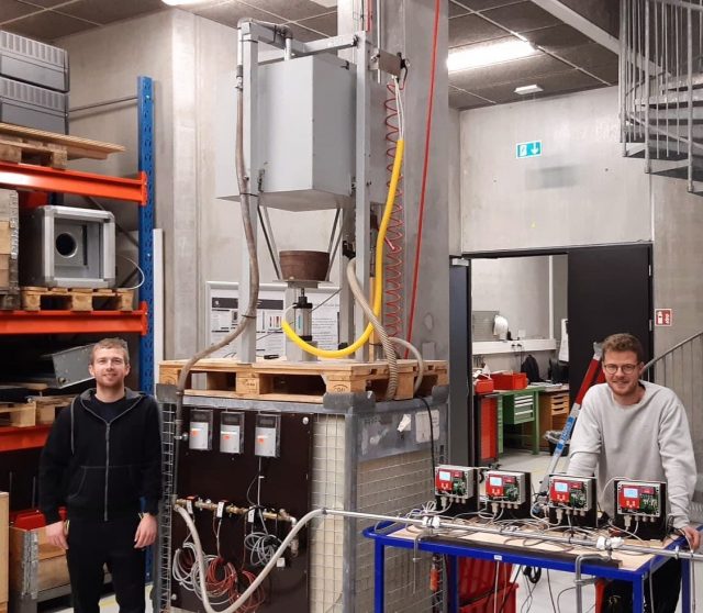 Jakob og Martin er ved at kalibrere KATflow clamp-on målere der skal måle flow og temperatur via ultralyd i forbindelse med deres kandidatspeciale 💪🏼
————————————————
Jakob and Martin are calibrating KATflow clamp-on flowmeters for measuring flow and temperature by ultrasound. They’ll be using them for investigations for their Master Thesis 💪🏼

#aau#iamcivil#indoorenvironmentalandenergyengineering#indeklimalgenergi#masterthesis#labwork#flowmeters#aalborguniversity#aalborguniversitet#BUILD#byggerioganlæg#IEEE